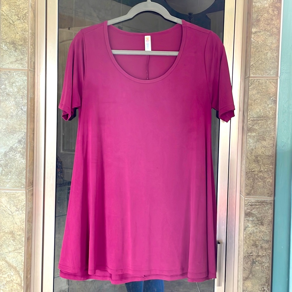 Beautiful mulberry perfect T by LuLaRoe! The material is the softest modal!